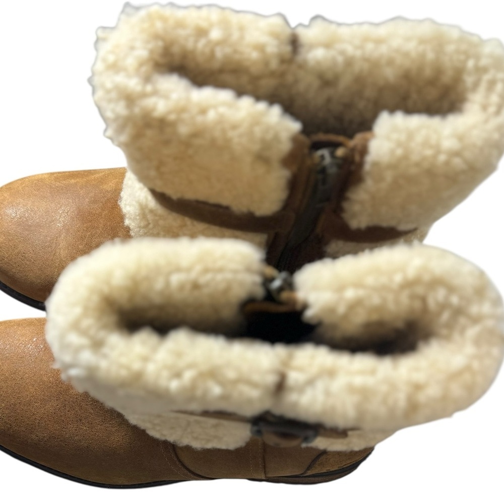 UGG Blayre II leather all weather zip on boots. - Picture 9 of 17